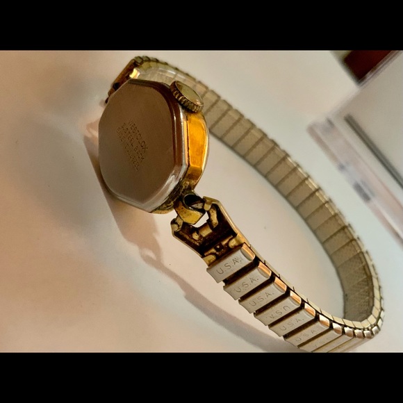Vintage Westclox 17 Jewels Ladies Textured Gold Tone Wristwatch - Picture 6 of 15